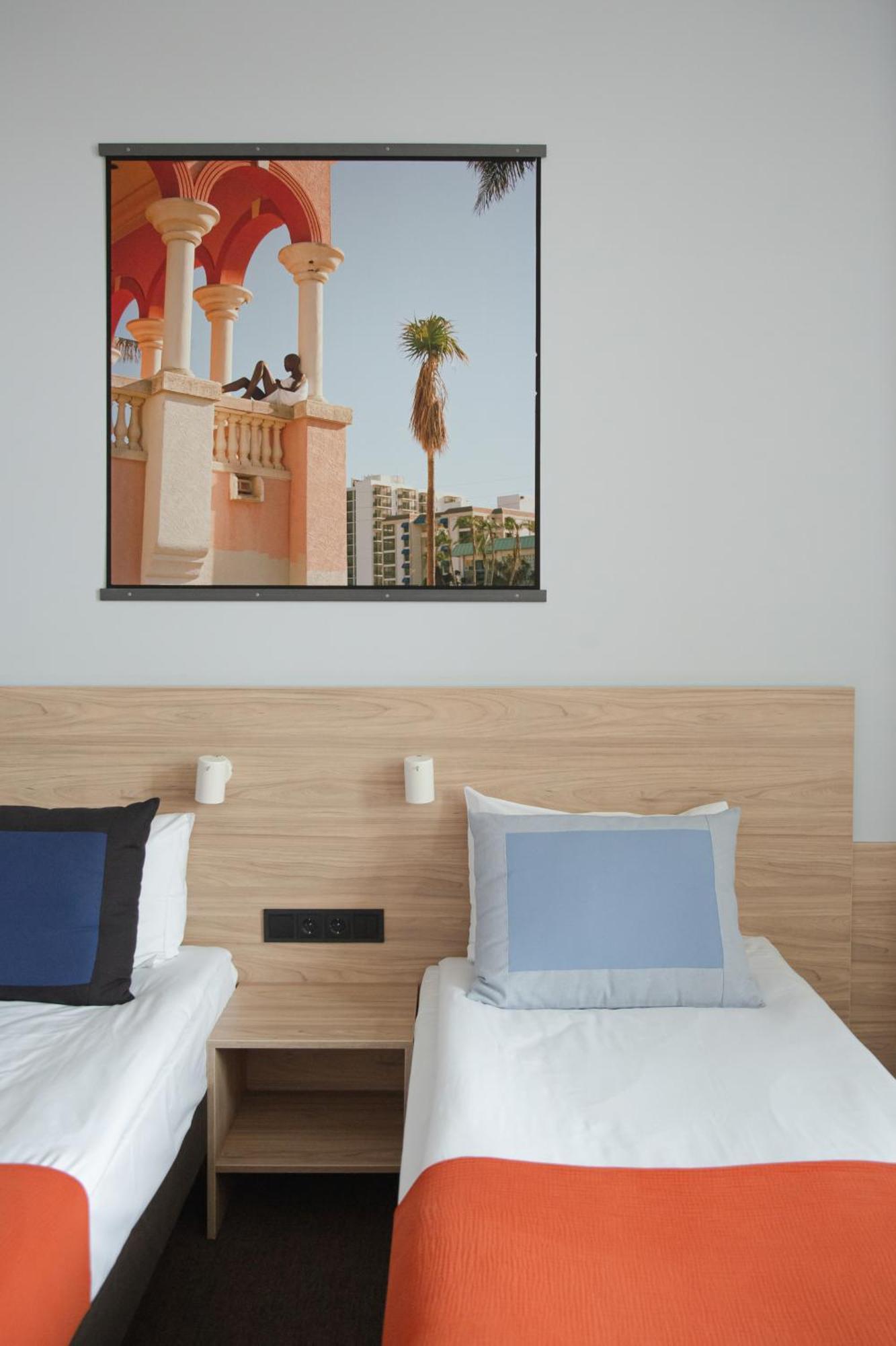Corner Hotell 3*