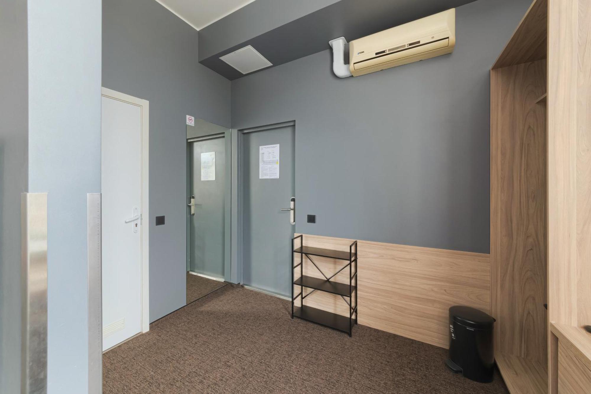 Отель Corner 3*